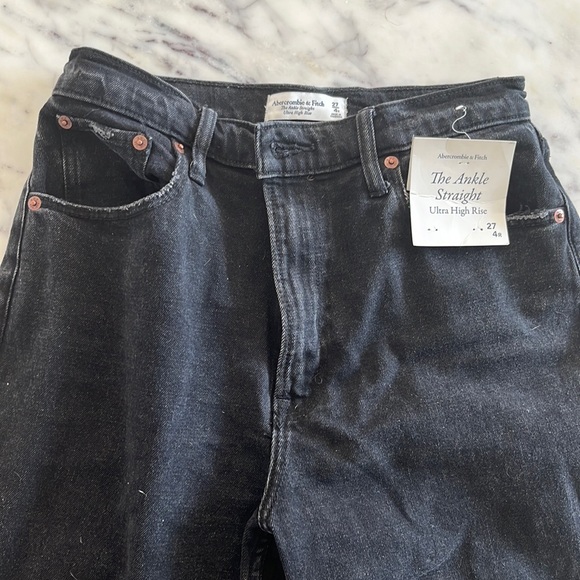 Abercrombie Women’s ankle Straight Jeans (S27) in washed Black - Picture 2 of 5